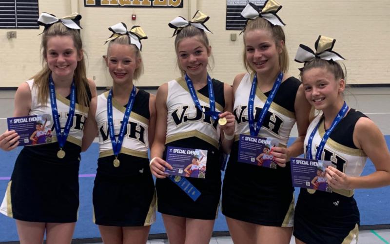 Vidor Jr. High cheerleaders UCA home camp