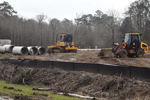 Contractors are making steady progress on Vidor’s $2.2 million Tractor Supply being built at 1550 North Main Street. Although wet weather has hampered construction work lately, the facility is expected to be completed in May.