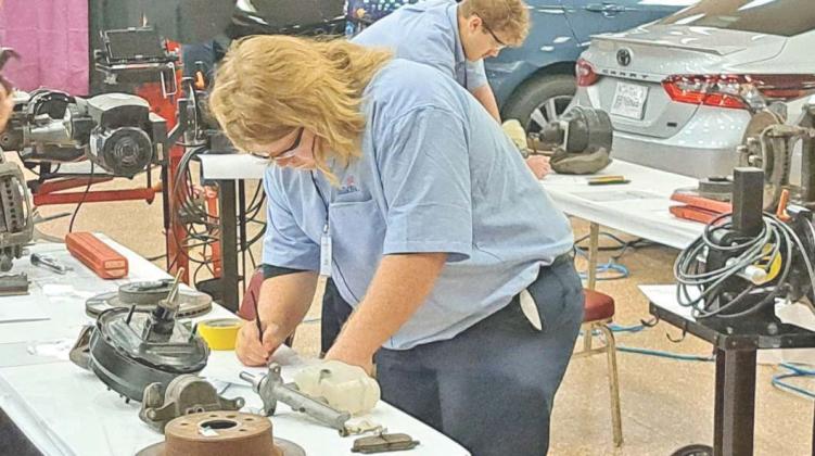 VHS Auto Tech students advance to State competition