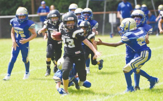 Junior Black RB Bryce Collins avoids a tackle as he runs right Saturday versus the Hamshire Fannet Longhorns.