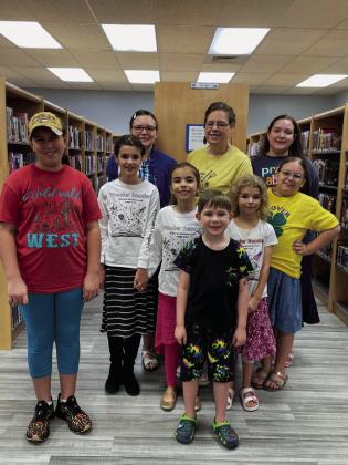 The Vidor Public Library held Wonder Readers’ cra7 hour on Thursday, October 5, 2023. The students painted Fall Harvest book bags with stencils, paint, and markers.