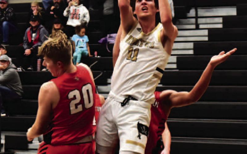 Zander Lindsey sinks a two pointer in the Pirates’ non-district bout with Huntington. on-district home game. Photo by Randall Luker