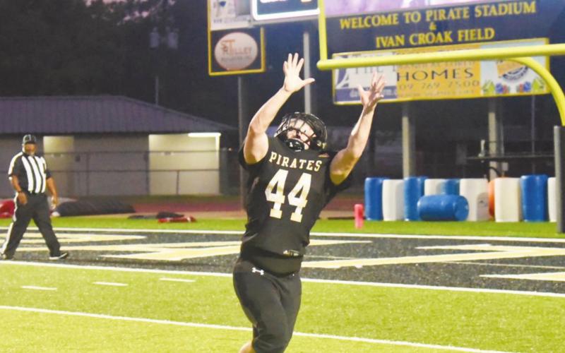A wide open Logan Bell couldn’t quite pull in this Quinten Root pass in second quarter action Thursday.