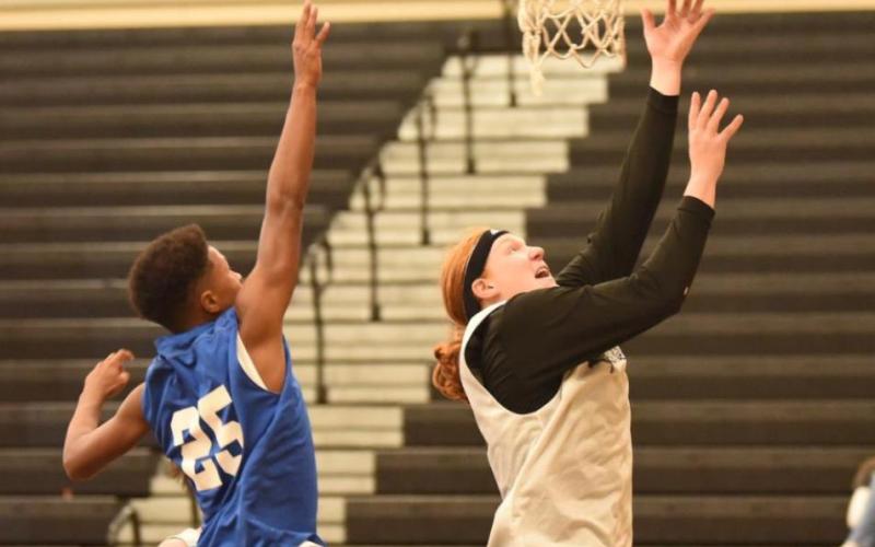 Photo by Randall Luker Dalton Cash shoots a layup in Saturday’s scrimmage with the Kelly Bulldogs.