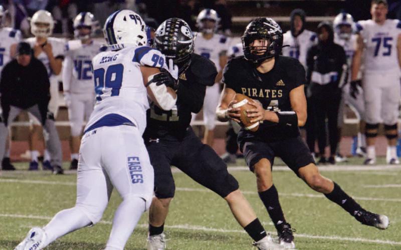 Pirate quarterback Jarrett Odom looks for his receiver behind the blocking of RB Isaac Fontnow. Photo by Randall Luker