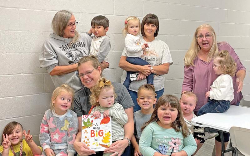 Itty Bitty Storytime was presented at the Vidor Public Library on Tuesday, November 14, 2023. Library clerk Sarah Screws read “A Very Big Fall” by Emmy Kastner. “The weather is pleasant, the view is fine, and everything just feels fresh. But when autumn breezes begin to blow, adventurous Birch, nervous Oak, and grumpy Maple each have their own way of facing the new crispness in the air.” The children made thumbkin patch prints and decorated turkey masks.
