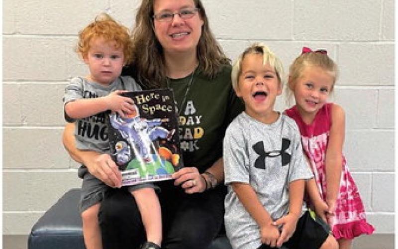 Vidor Public Library kicked off Itty Bitty Story Time on Tuesday, September 19, 2023. Library Clerk Sarah Screws read “Here in Space” by David Milgrim. The children created rockets and astronaut puppets. Courtesy Photo