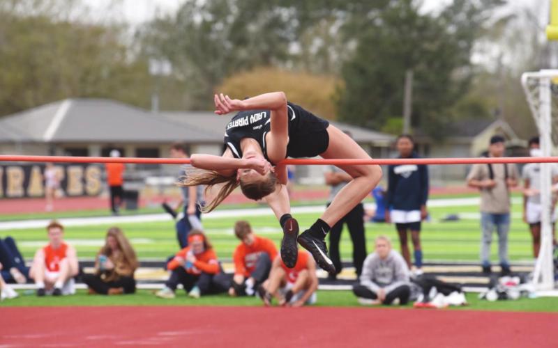 Athletes shine at Vidor Invitational