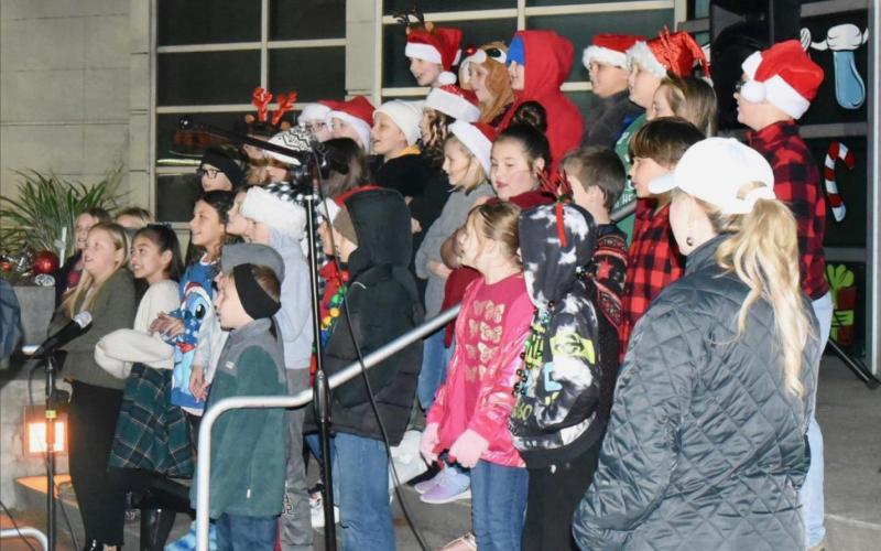 The community enjoys some Christmas carols from the Vidor Elementary Choir.