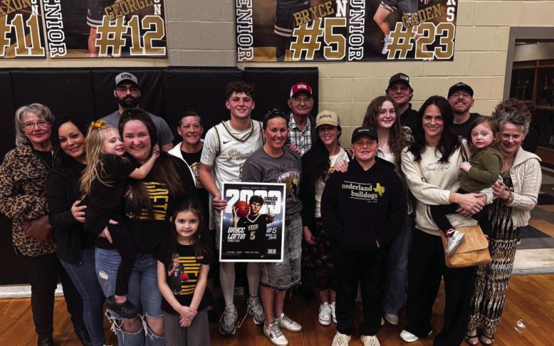 VHS Senior Bryce Loftin recently marked his 2000th career points in basketball. Bryce is pictured surrounded by family as he celebrating the amazing milestone.