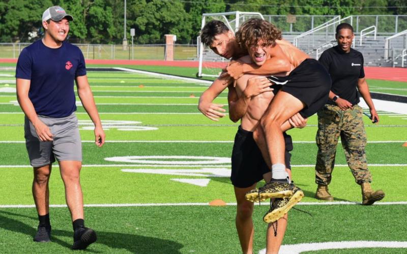 Pirates endure heat, US Marines workout