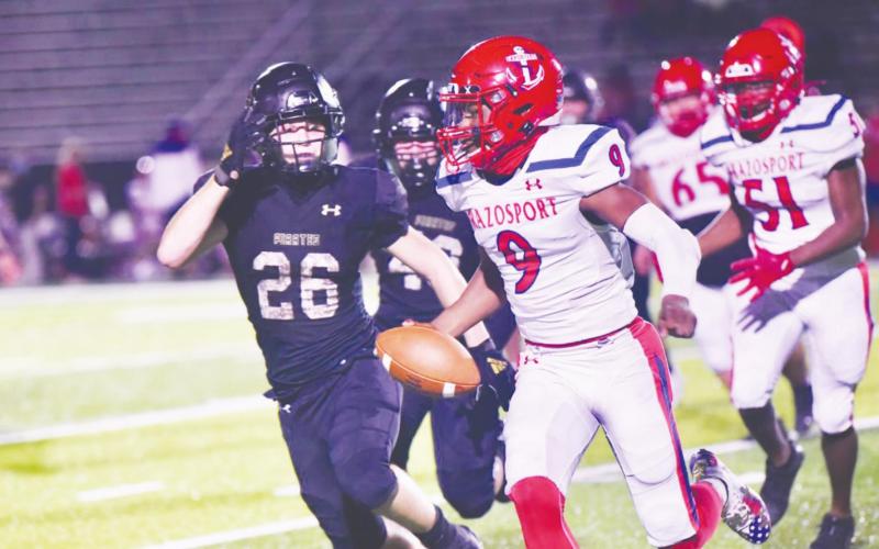 Layne Wilhelm puts the pressure on sophomore Exporters QB Kariyen Goins.
