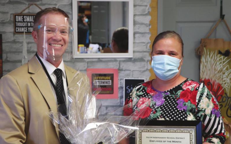 Vidor ISD Names Oak Forest's Lisa Arndt November Employee of the Month