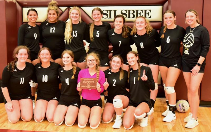 The Vidor Lady Pirates won the Gold Bracket and the Championship at the Silsbee Volleyball Tournament Saturday by defeating all five challengers in pool and bracket play, Pictured are top, left to right, Madison Jones, Laikyn Brodnax, Mallory Guillott, Madison Powell, Brilie Cornelison, Natalie Morrison, Emma Davis, Head Volleyball Coach Brooklyn Sampere. Bottom row, usual order, Rylee Sherman, Carlie Abbott, Kayla Holden, Mia Robin, Faith Berg, Jaden Lee. Photo by Randall Luker