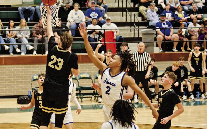 Good for two CadenBeavers makes a layup in Vidor’s bi-district match with #11 Hardin-Jefferson/