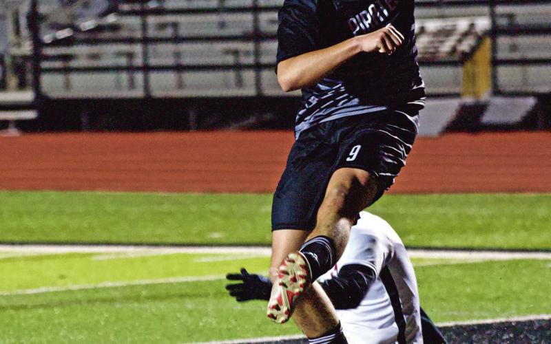 Ribeíro scores Andre Ribeiro leaps over a Bulldog in Vidor’s 4-0 win over Jasper.