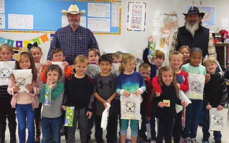 Vidor Masonic Lodge pays visit to 1st grade students