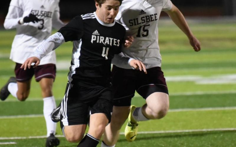 Vidor’s Alex Ramos races down the sideline with a Silsbee player in close pursuit in the Pirates’ home district opener last week. Photo by Randall Luker