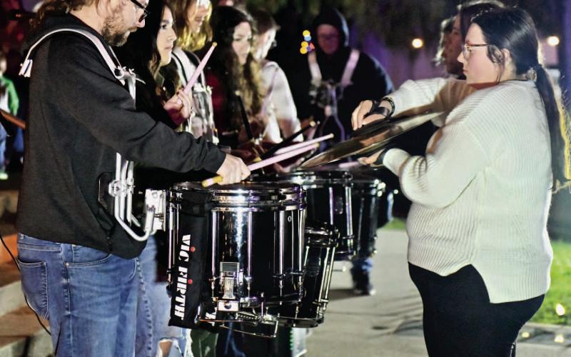 Hometown Holidays events draws crowds in spite of inclement weather