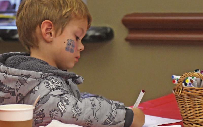 Hometown Holidays events draws crowds in spite of inclement weather