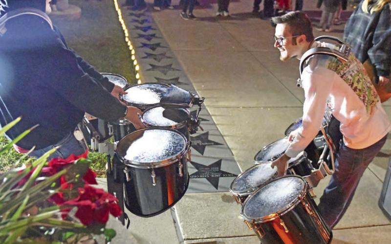 Hometown Holidays events draws crowds in spite of inclement weather