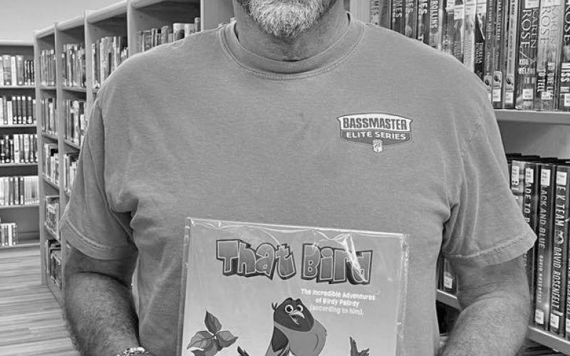 Local Vidor author Gary Lee Robin donated an autographed copy of his children’s chapter book “That Bird” to the Vidor Public Library. “That Bird” is a story about a tiny robin with a big attitude, now available for check out.