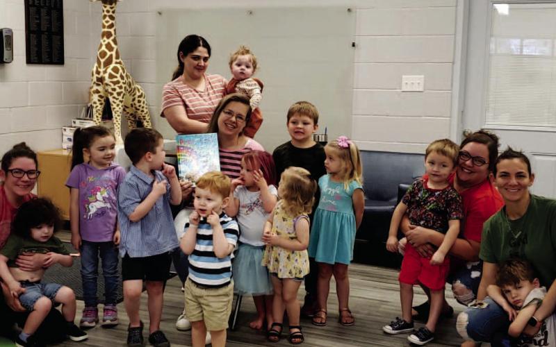 The Vidor Public Library held Itty Bitty Story Time on Tuesday, January 17, 2023. Library clerk Sarah Screws read “Pete the Cat’s Groovy Imagination.” Pete the Cat wants to go surfing, but he looks outside and it’s rainy, so he finds a big and Groovy box. He goes on an epic adventure to see where his imagination will take him. The children made water bead jars. Courtesy Photo
