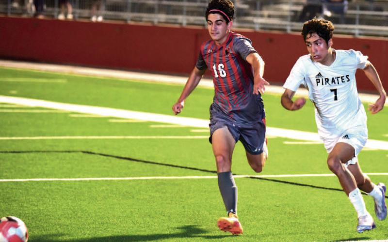 Sami Estupinan races a Huffman player for control of the ball in Friday’s bi-district playoff game in Beaumont. Photo by Randall Luker