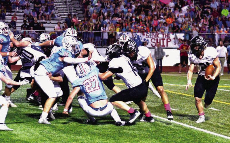 Issac Fontnow ran wide left for this touchdown against the Raiders. He tallied 40 yards on 8 carries. Photos by Randall Luker