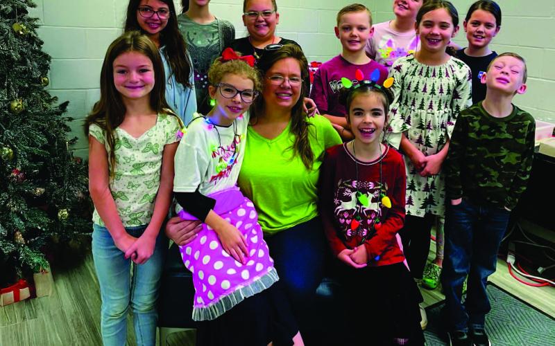 The Vidor Public Library held Wonder Reader’s Craft Hour on Thursday, December 19, 2024. The students decorated cookies, made Christmas candle holders, designed ornaments, and enjoyed holiday treats.