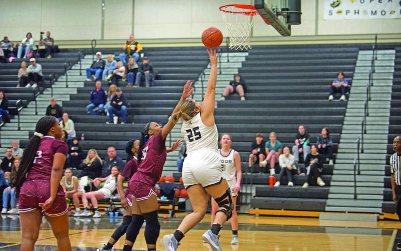 Laying it up Vidor’s Laikyn Brodnax shoots a layup in Friday’s district match with the Silsbee Lady Tigers.