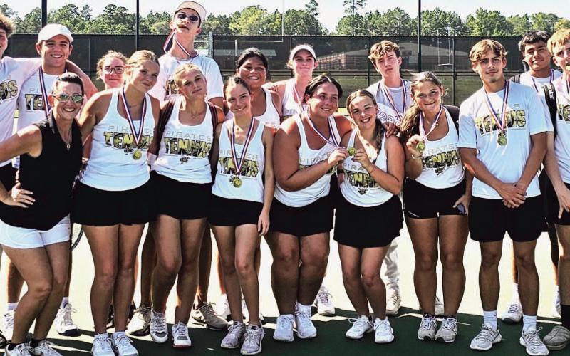 The Vidor Pirate Team Tennis continues to set records in 2024 with the school’s strong performance against the Livingston Lions, securing the first Bi-District Championship in the program’s history. Best of luck to the team as they head to Woodlands High School to face the Groesbeck Goats in the Area Round this Friday! Go Pirates!