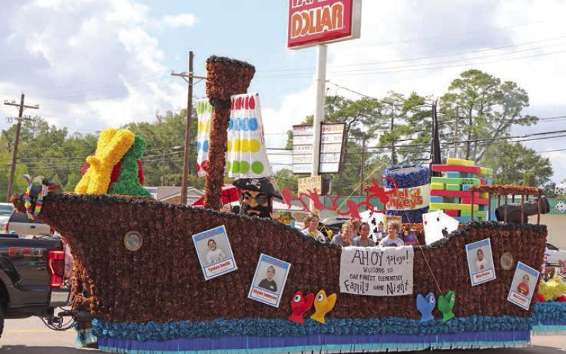 The Overall winner in the 2023 VHS Homecoming Parade was this entry by the Oak Forest PTO.
