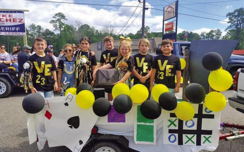 K-6 SCHOOL: 2nd place - Vidor Elementary Class Representatives.