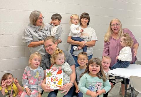 Itty Bitty Storytime was presented at the Vidor Public Library on Tuesday, November 14, 2023. Library clerk Sarah Screws read “A Very Big Fall” by Emmy Kastner. “The weather is pleasant, the view is fine, and everything just feels fresh. But when autumn breezes begin to blow, adventurous Birch, nervous Oak, and grumpy Maple each have their own way of facing the new crispness in the air.” The children made thumbkin patch prints and decorated turkey masks.