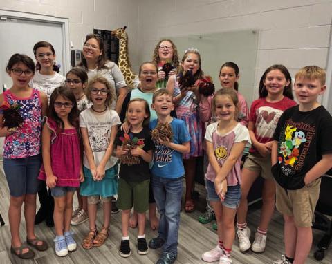 The Vidor Public Library held Wonder Reader’s Craft Hour on Thursday, November 7, 2024. The students made a Thanksgiving pom pom turkey craft using yarn, felt, feathers, and googly eyes.