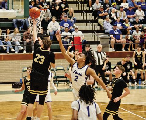 Good for two CadenBeavers makes a layup in Vidor’s bi-district match with #11 Hardin-Jefferson/