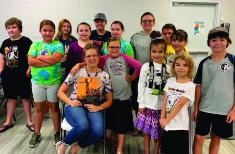 The Vidor Public Library held “Wonder Readers Story Time” on Thursday, October 6, 2022. Library clerk Sarah Screws read “The Scarecrow’s Dance” by Jane Yolen to the audience. The story is about a scarecrow who decides to leave his station in the corn field and dance away the fall night, returning to the field after his adventure. The children painted fall canvases for the craft. Courtesy Photo