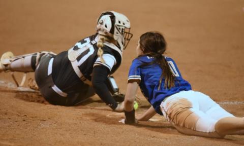 Lady Pirate catcher Allison Simmons narrowly missed tagging out this Hamshire Fannett Lady Horn runner at home on a late throw in Vidor’s home opener last week. Photo by Randall Luker