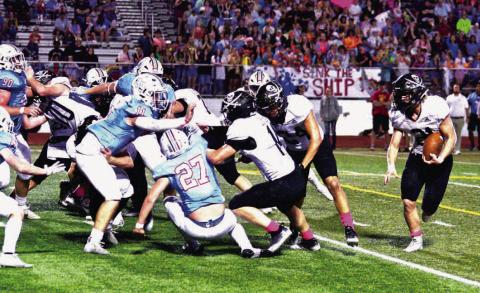 Issac Fontnow ran wide left for this touchdown against the Raiders. He tallied 40 yards on 8 carries. Photos by Randall Luker