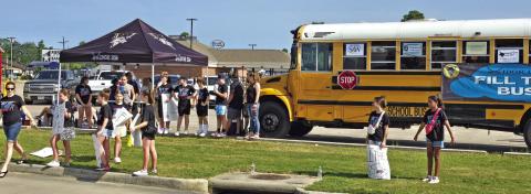 Fill the Bus raises thousands for VISD students