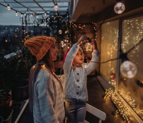 Brighten your holidays safely with lighting tips from Entergy Texas