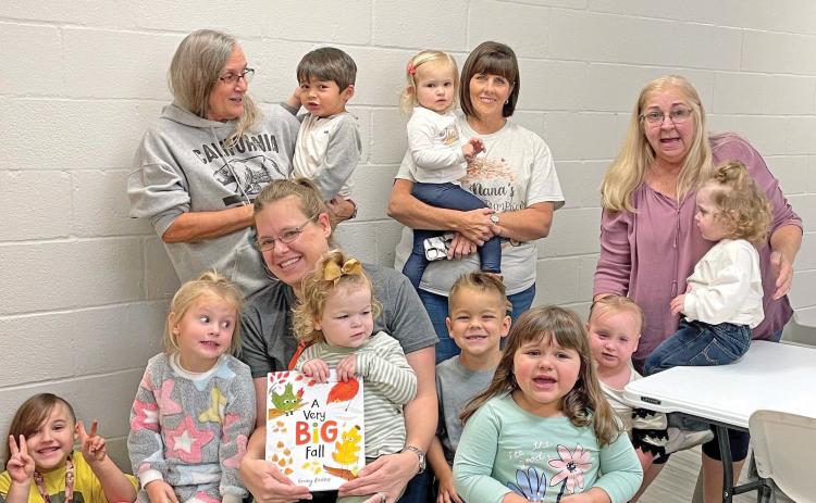Itty Bitty Storytime was presented at the Vidor Public Library on Tuesday, November 14, 2023. Library clerk Sarah Screws read “A Very Big Fall” by Emmy Kastner. “The weather is pleasant, the view is fine, and everything just feels fresh. But when autumn breezes begin to blow, adventurous Birch, nervous Oak, and grumpy Maple each have their own way of facing the new crispness in the air.” The children made thumbkin patch prints and decorated turkey masks.