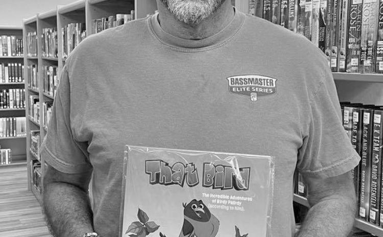 Local Vidor author Gary Lee Robin donated an autographed copy of his children’s chapter book “That Bird” to the Vidor Public Library. “That Bird” is a story about a tiny robin with a big attitude, now available for check out.
