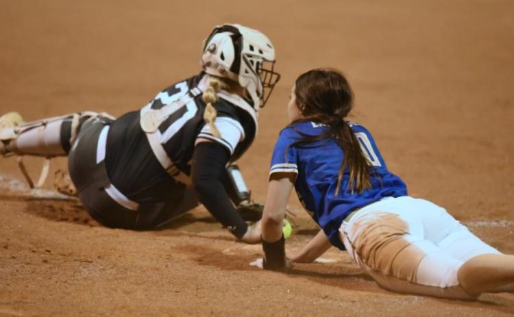 Lady Pirate catcher Allison Simmons narrowly missed tagging out this Hamshire Fannett Lady Horn runner at home on a late throw in Vidor’s home opener last week. Photo by Randall Luker