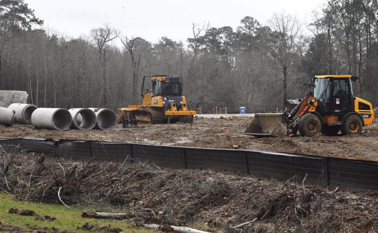Contractors are making steady progress on Vidor’s $2.2 million Tractor Supply being built at 1550 North Main Street. Although wet weather has hampered construction work lately, the facility is expected to be completed in May.