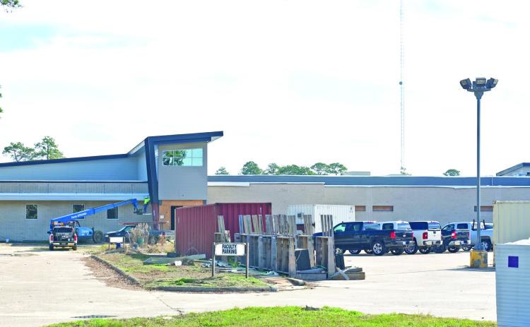 March move-in The new Vidor Middle School is obviously still a work in progress, Vidor ISD officials said they expect students to move in to their new classrooms in early March.