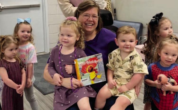 Itty Bitty Storytime was held on Tuesday, March 4, 2025. Library clerk Sarah Screws read “Splish-Splash Spring!” by Liza Alexander. “Spring showers bring flowers and fun to Sesame Street in this rhyming storybook! Elmo and friends say, “So long, winter!” by splashing in puddles and dancing in the rain.”The children made I spy sensory bottles with rice and trinkets.